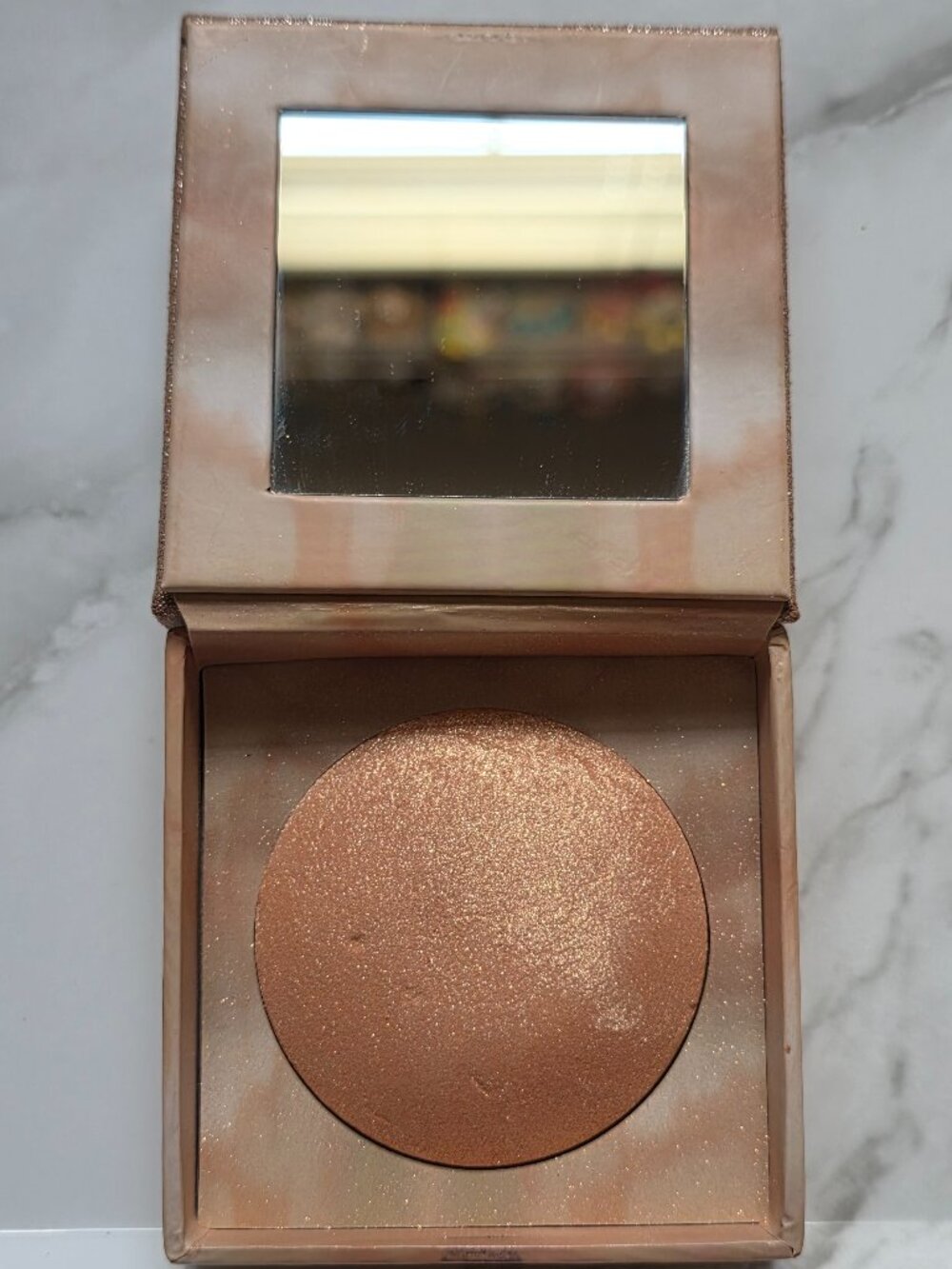 Urban Decay AURA Shimmering Powder For Face and Body